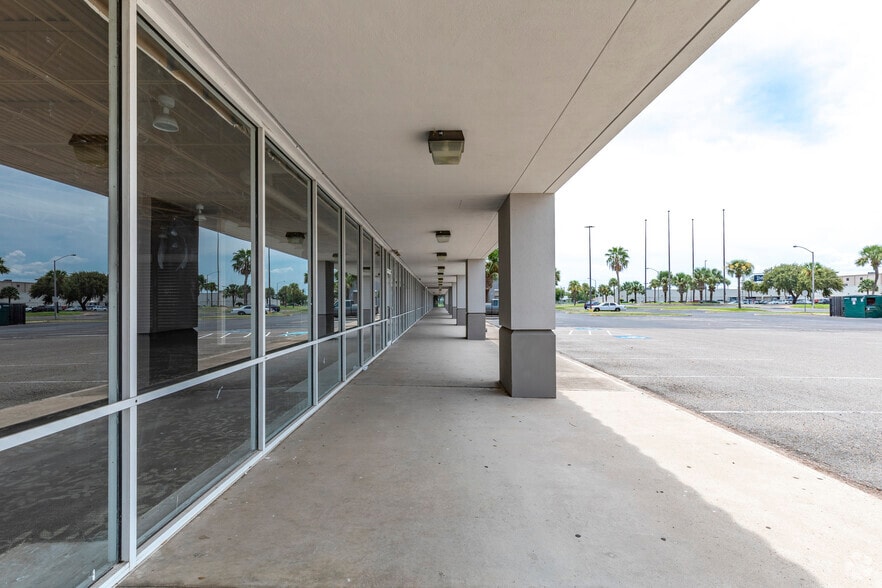 More Photos Of 1800 S Main St, McAllen Unknown For Lease