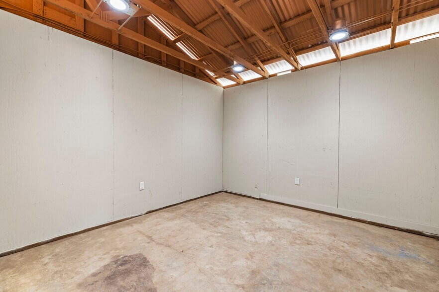 More Photos Of 13620 Pales Rd, Agua Dulce Specialty For Lease