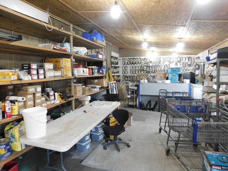 More Photos Of 2086 E US Highway 36, Rockville Convenience Store For Sale