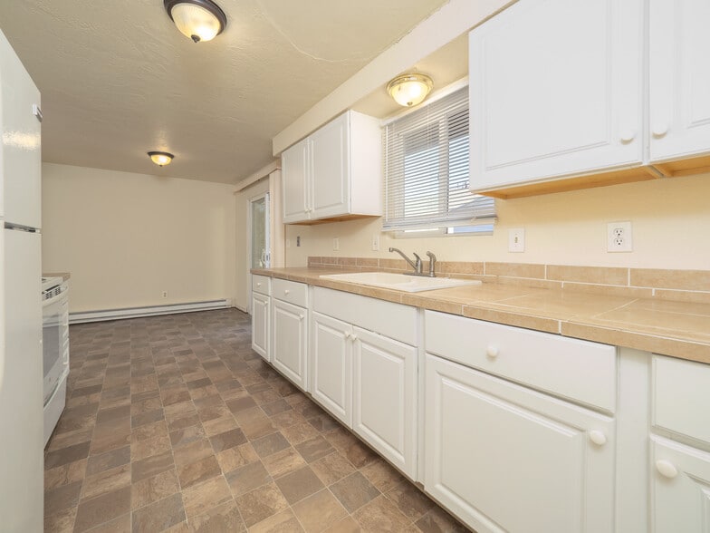 More Photos Of 1581 James St, Woodburn Multifamily For Sale