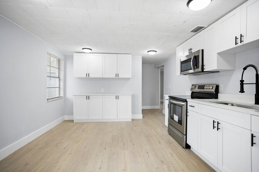 More Photos Of 12703 N 15th St, Tampa Apartments For Sale