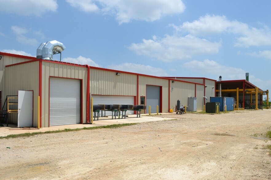 More Photos Of 4612 CR 430, Pleasanton Warehouse For Lease