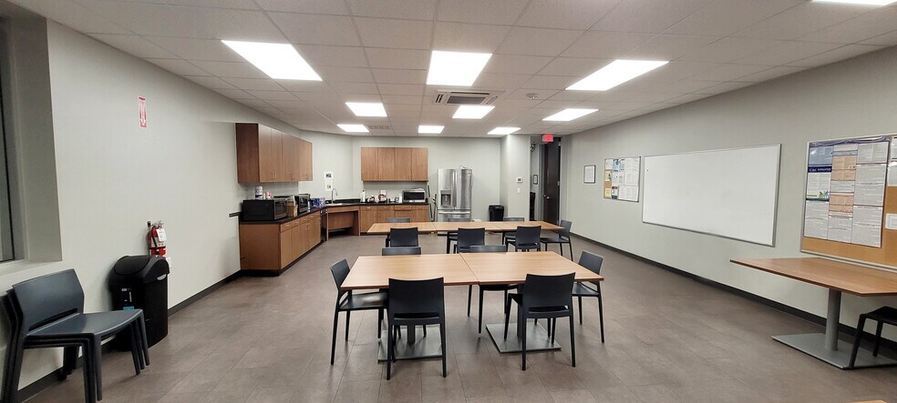 More Photos Of 2445 Peyton Rd, Houston Warehouse For Lease