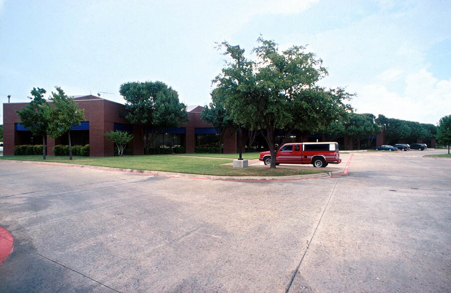 More Photos Of 1100 Jupiter Rd, Plano Showroom For Lease