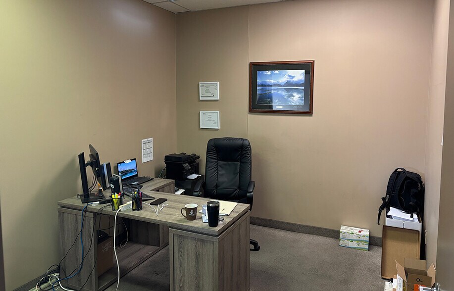 More Photos Of 45 Beghin Ave, Winnipeg Showroom For Lease