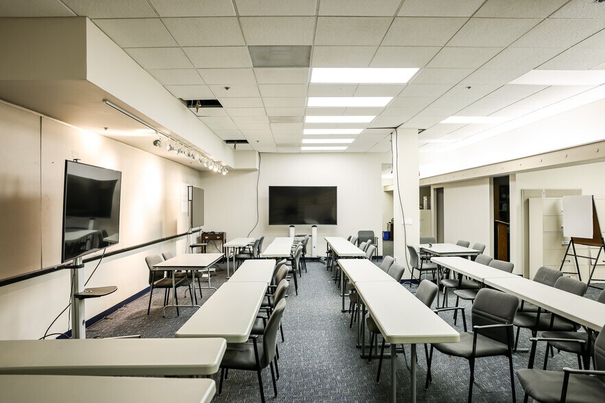 More Photos Of 228 7th St SE, Washington Office For Sale