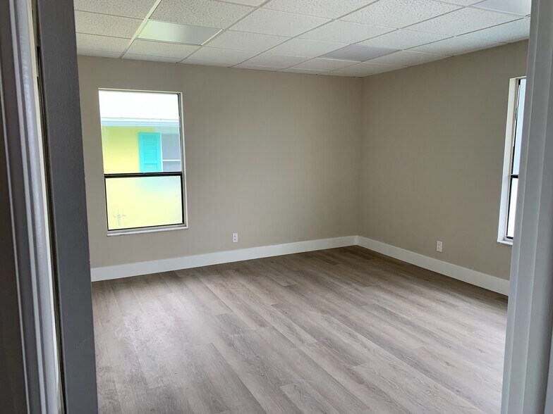 More Photos Of 3444 Marinatown Ln, North Fort Myers Unknown For Lease