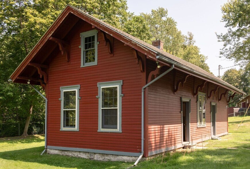 More Photos Of 33 Maple Ave, Claverack Flex For Sale