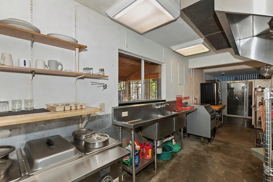 More Photos Of 39167 Rim of the world Dr, Fawnskin Restaurant For Sale