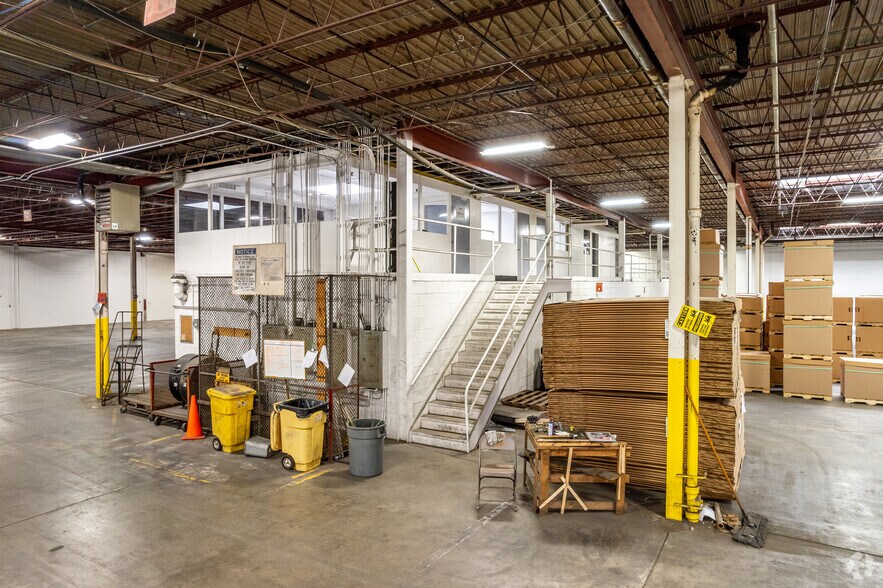 More Photos Of 3960 Summit Rd, Norton Flex For Lease