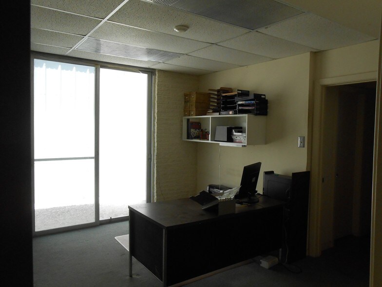 More Photos Of 301 W 44th St, Corpus Christi Manufacturing For Sale