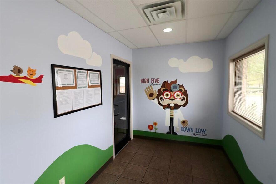 More Photos Of 1203 E College St, Brownsville Medical For Sale
