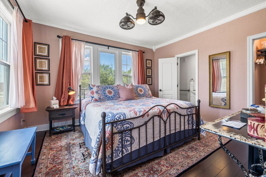 More Photos Of 2801 7th Ave N, Saint Petersburg Hospitality For Sale