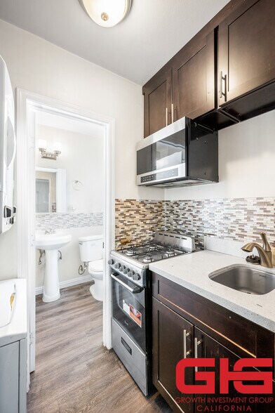 More Photos Of 31 N Parkwood Ave, Pasadena Apartments For Sale