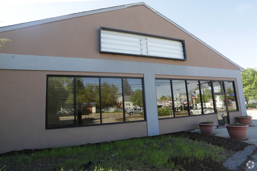 More Photos Of 105 E Main St, Milford Freestanding For Lease