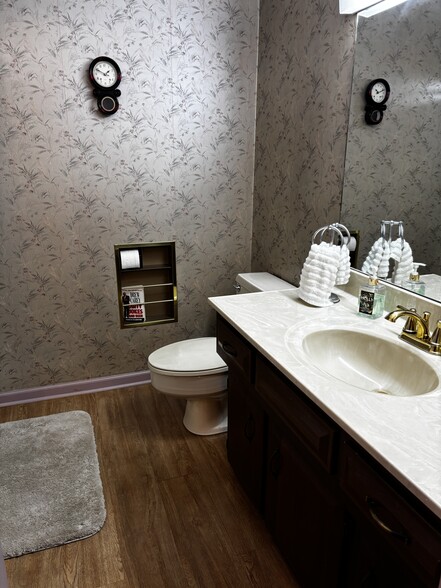 More Photos Of 205 Grandview Dr, Frankfort Religious Facility For Sale