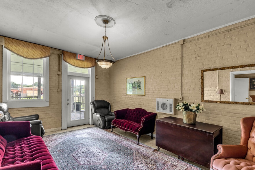 More Photos Of 119 College St, Chester Office Residential For Lease