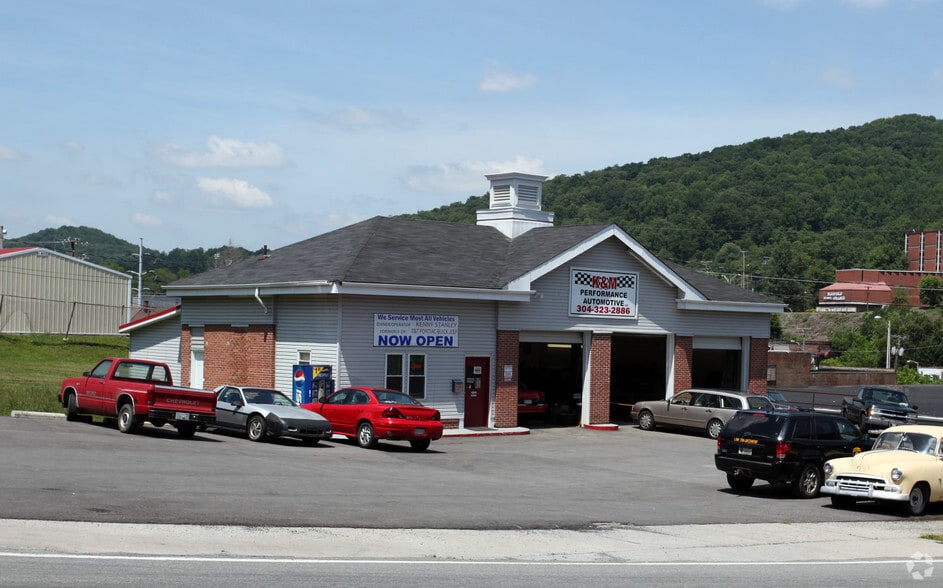 Primary Photo Of 1000 Highland Ave, Bluefield Auto Repair For Lease