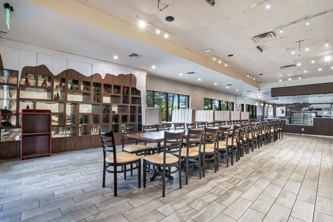 More Photos Of 7653 International Dr, Orlando Freestanding For Lease