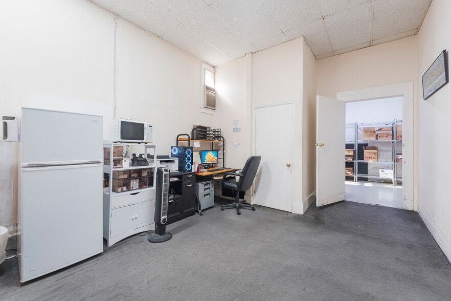 More Photos Of 165 S Western Ave, Los Angeles Loft Creative Space For Lease