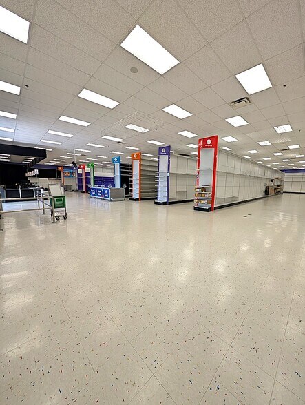 More Photos Of 1011 Wal St, Longview Freestanding For Sale