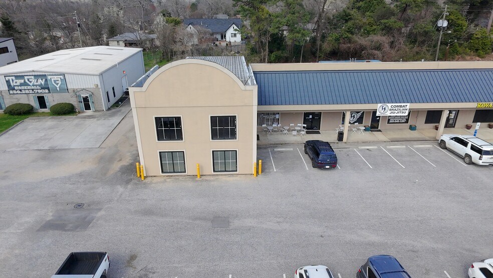 More Photos Of 3242-3258 Cahaba Heights Rd, Birmingham Unknown For Lease