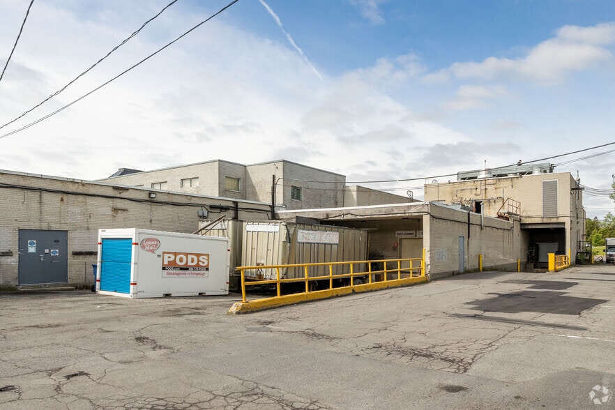 More Photos Of 245-325 Boul Saint-Jean, Pointe-claire Storefront Retail Office For Lease