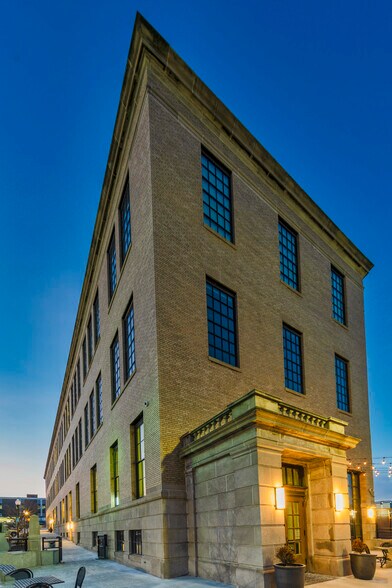 More Photos Of 950 S 10th St, Omaha Office For Lease