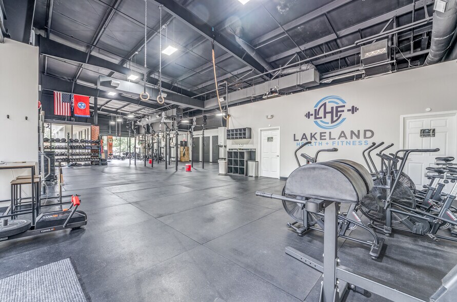 More Photos Of 9875 Huff Puff Rd, Lakeland Freestanding For Lease