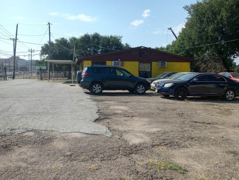 More Photos Of 4123 S Lancaster Rd, Dallas Office For Sale