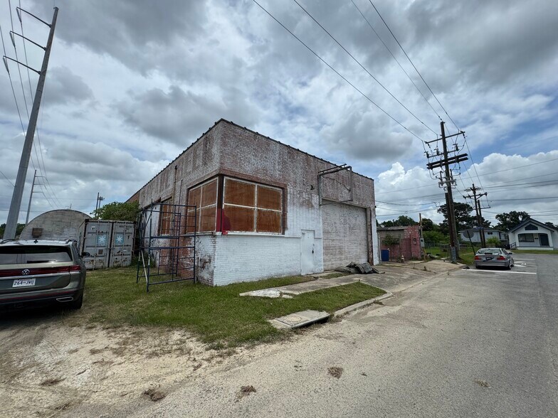 More Photos Of 1419 Julia St, Baton Rouge Warehouse For Sale