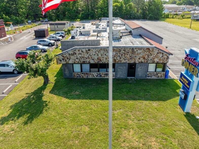 More Photos Of 8451 Ocean Gtwy, Easton Restaurant For Sale