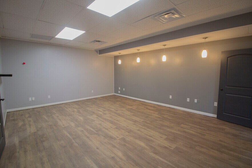 More Photos Of 108 S Main St, Plainwell Office Residential For Lease