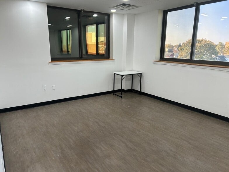 More Photos Of 5414 74th St, Elmhurst Coworking Space