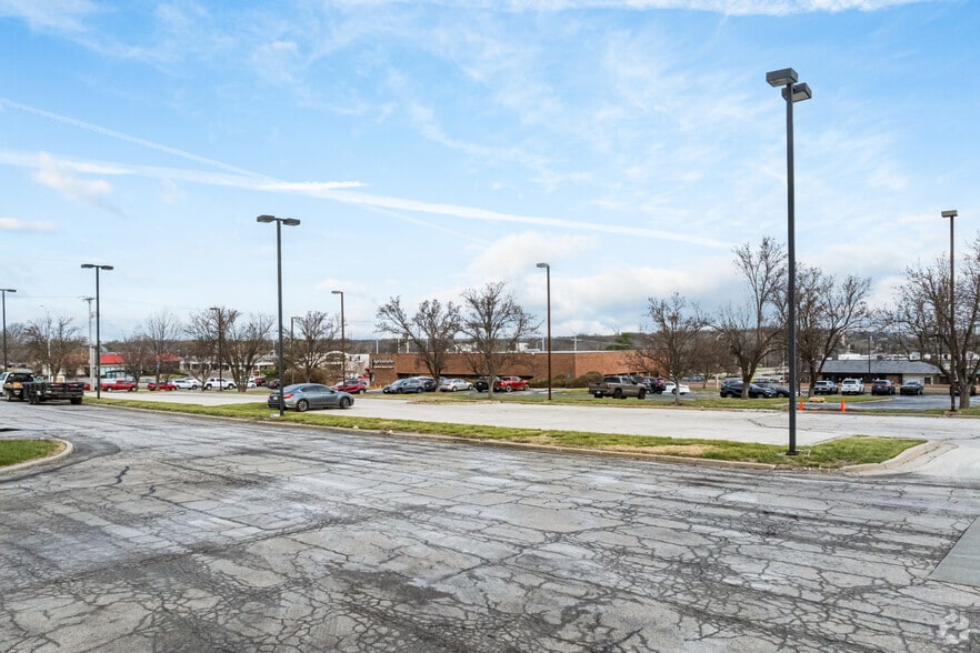 More Photos Of 10553 Metcalf Ave, Overland Park Land For Lease