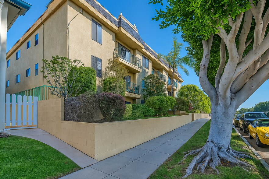 More Photos Of 7605 W Manchester Ave, Playa Del Rey Apartments For Sale