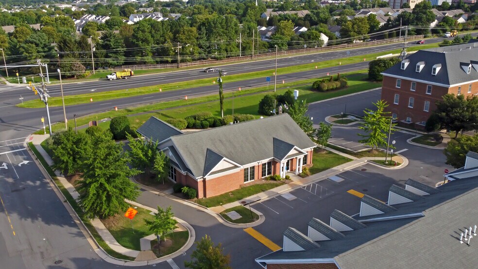 More Photos Of 6130 Redwood Sq, Centreville Bank For Lease