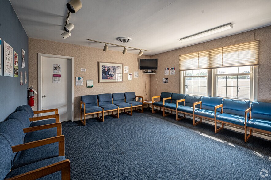 More Photos Of 155 W Merrick Rd, Freeport Medical For Lease
