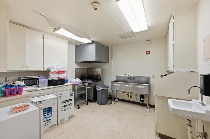 More Photos Of 1519 Circle Park Blvd, Fort Worth Religious Facility For Sale