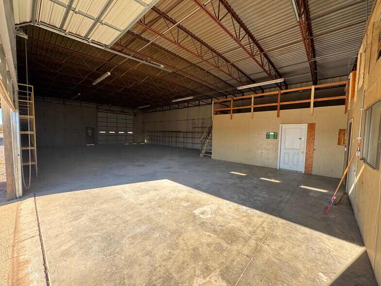 More Photos Of 1709 N Airport Rd, Weatherford Warehouse For Sale