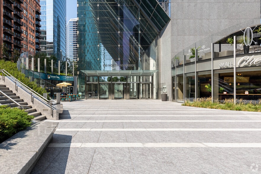 More Photos Of 150 N Riverside Plz, Chicago Office For Lease