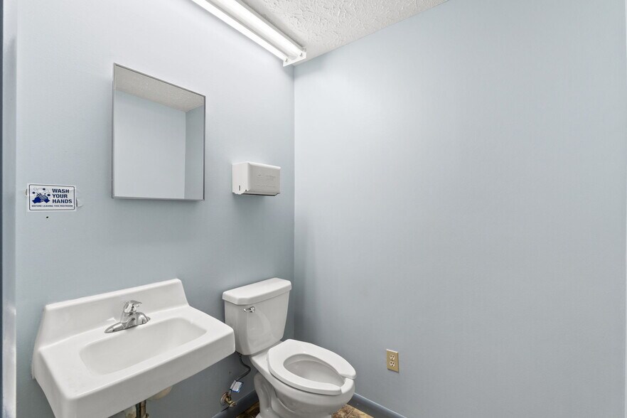 More Photos Of 215 W 6th St, Panama City Medical For Lease