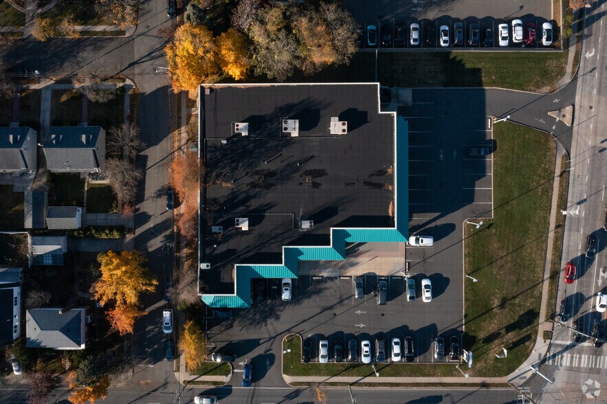 More Photos Of 1526-1596 Union Tpke, New Hyde Park Freestanding For Sale