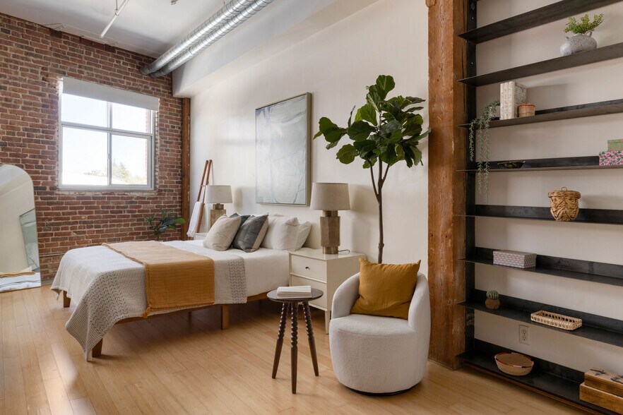 More Photos Of 500-530 Molino St, Los Angeles Office For Sale