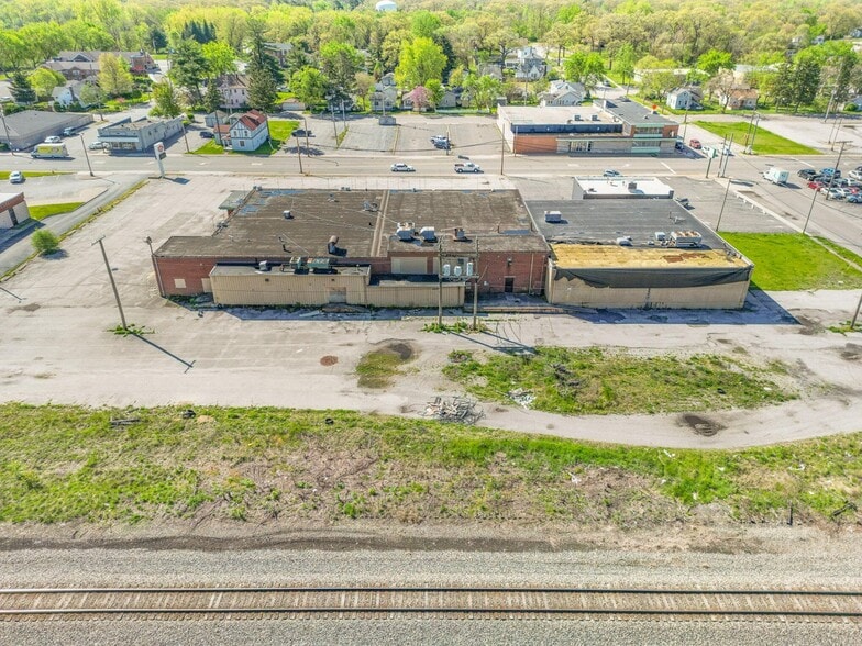 More Photos Of 3232 Central Ave, Lake Station Supermarket For Lease