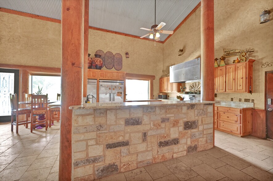 More Photos Of 2828 Interstate 20, Midland Flex For Sale