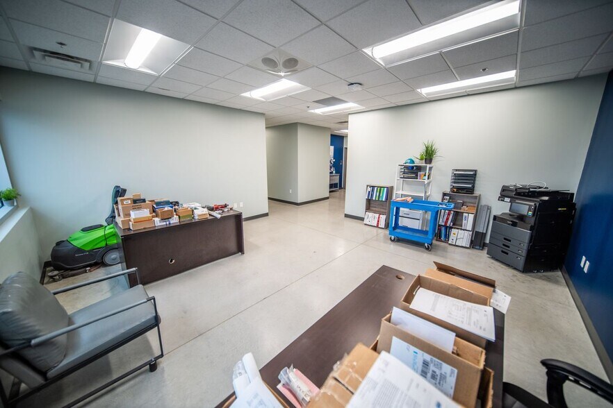 More Photos Of 1820 14th St NW, Rochester Flex For Lease