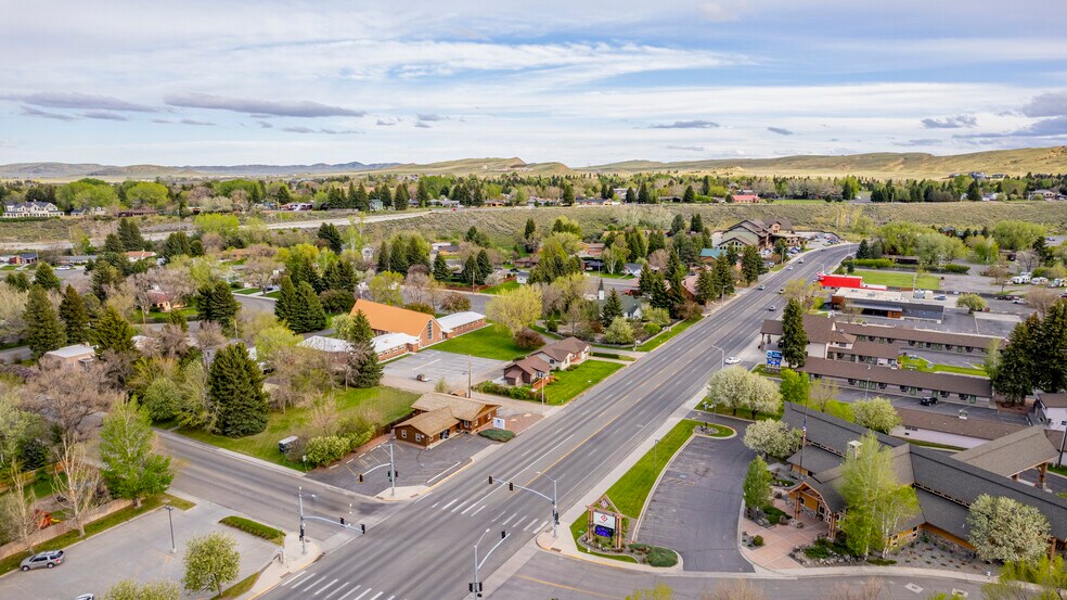 More Photos Of 802 Canyon Ave, Cody Office For Sale