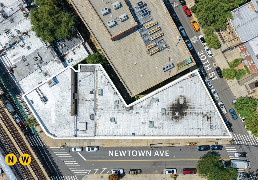 More Photos Of 30-02 Newton Ave, Astoria Warehouse For Sale