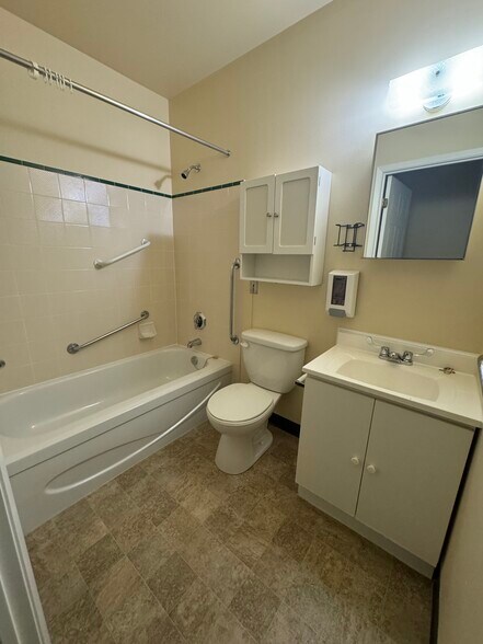 More Photos Of 725 Gibralter St, Norfolk Flex For Sale